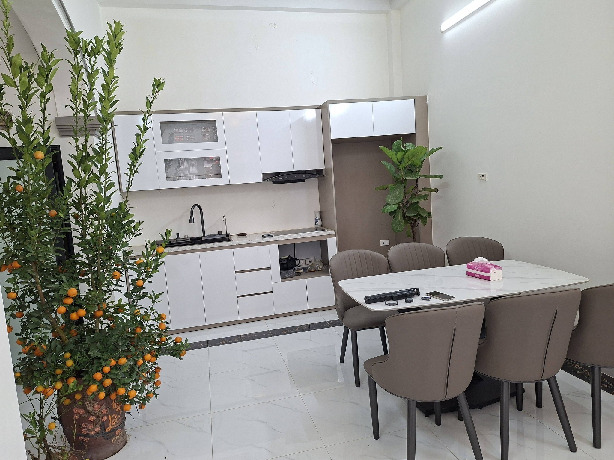 NHÀ LÔ GÓC – NGÕ Ô TÔ TẢI – CÁCH PHỐ HOÀNG HOA THÁM HƠN 20MCăn nhà hiếm trong khu Ba Đình, vị 2