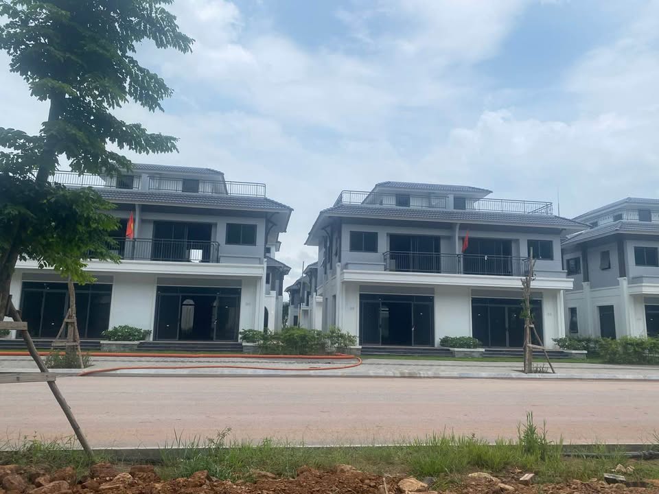 Chính chủ cần bán Cắt Lỗ gần 1 tỷ căn Biệt thự 2,5 tầng 120m2 ven biển SONASEA Vân Đồn, Quảng Ninh