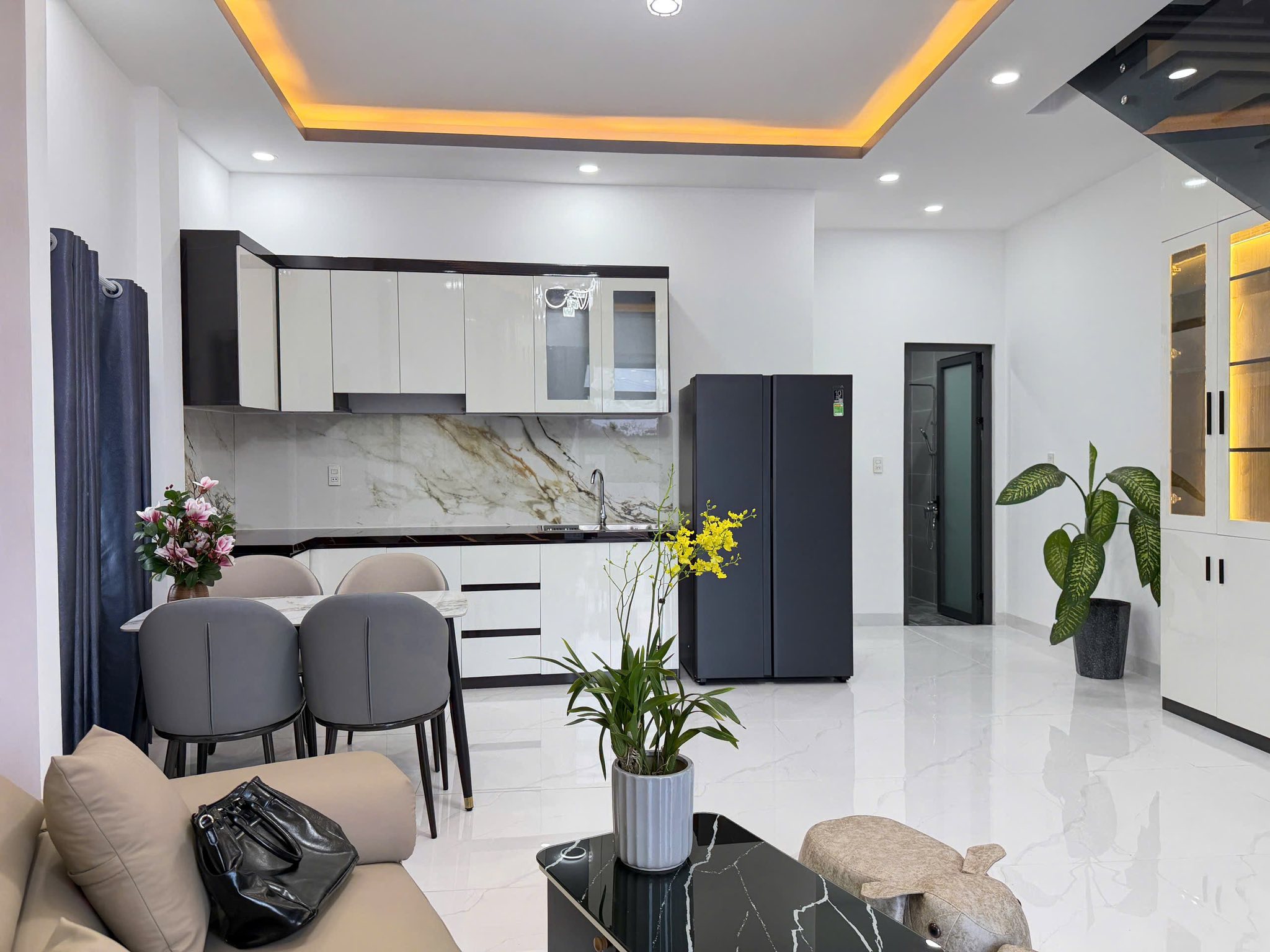 Bán căn nhà mặt đường Cây Duối xã Diên AN sân để được 2 -3 ô tô. Giá 2ty690 2