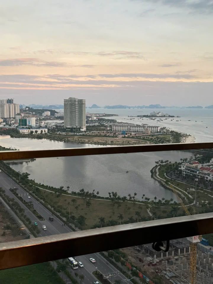 Cần Bán cắt lỗ căn 1PN 43m2 View Biển Tầng Cao Chung cư ICON40 trung tâm du lịch Bãi Cháy, Hạ Long.