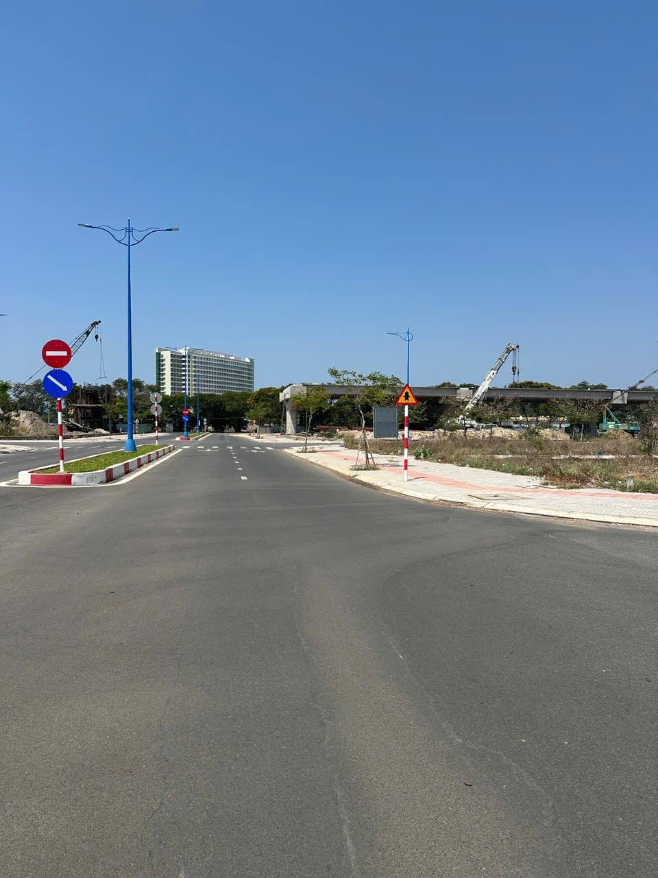 ĐẤT GÓC 2 MẶT TIỀN – TRỤC CHÍNH 26M – KHU TĐC HÒA LONG 2