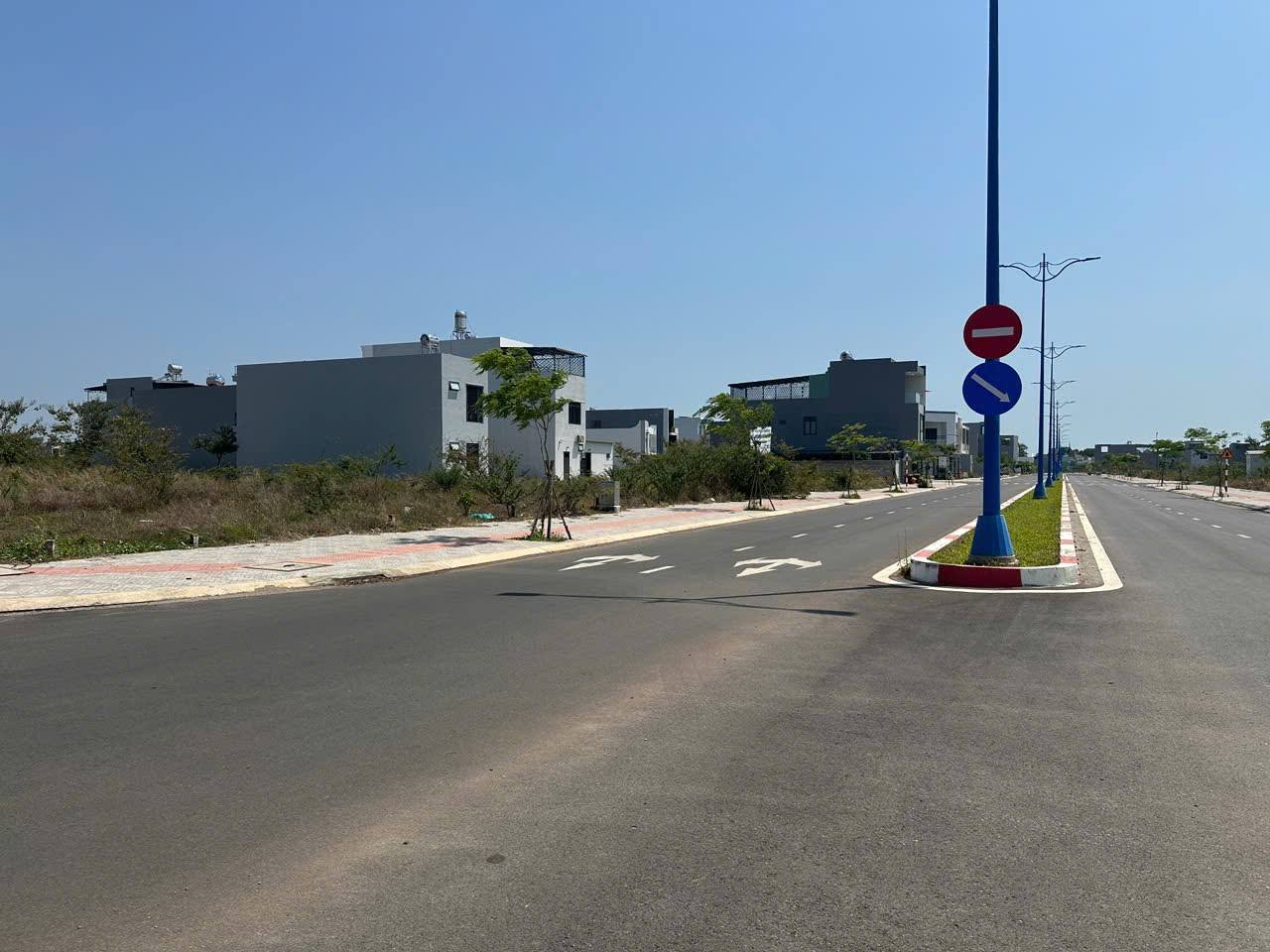 ĐẤT GÓC 2 MẶT TIỀN – TRỤC CHÍNH 26M – KHU TĐC HÒA LONG 3