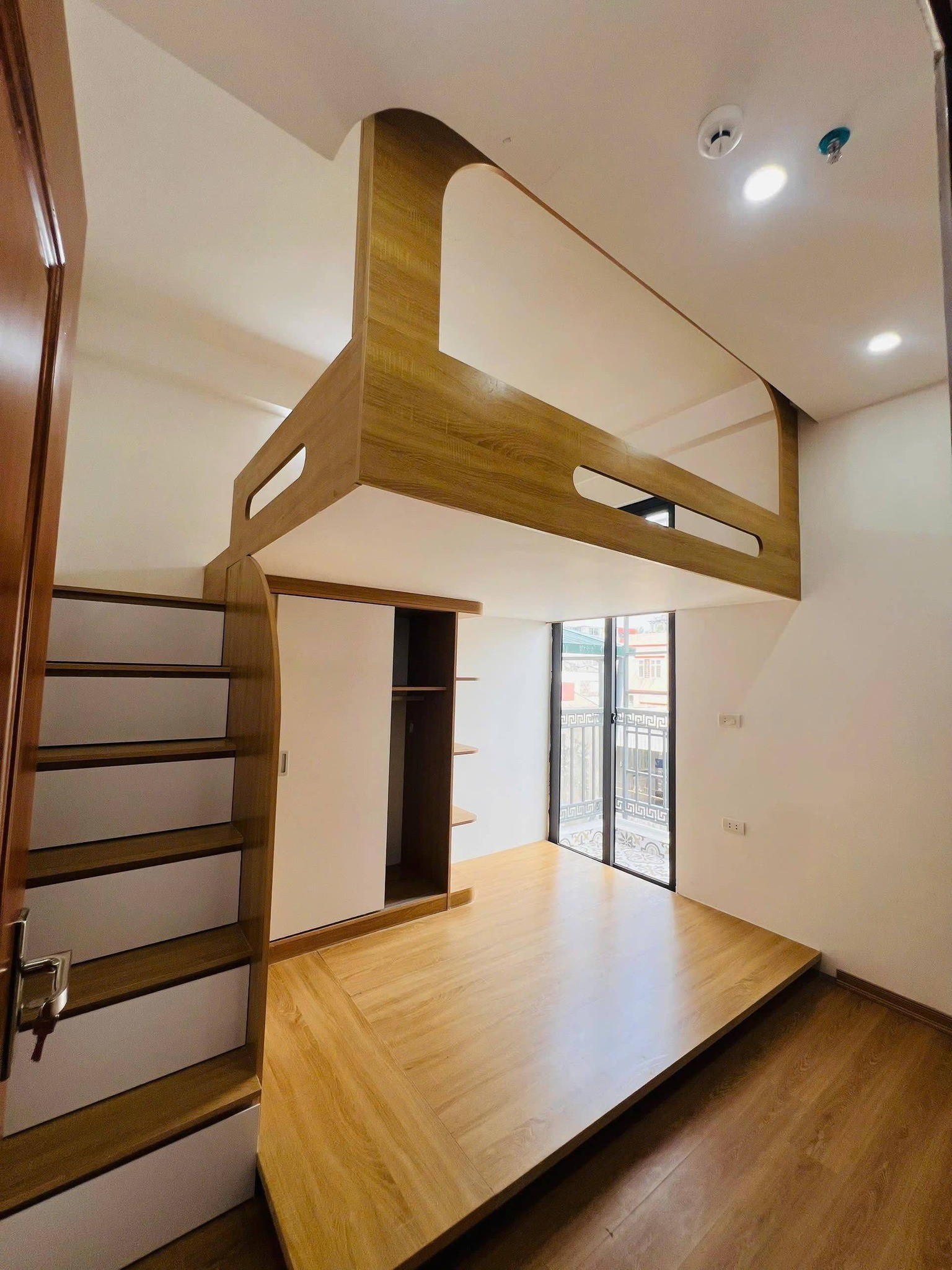 NHÀ DÒNG TIỀN 9 PHÒNG – THANG MÁY – GẦN PHỐ HOÀNG HOA THÁM - NHỈNH 12 TỶKhông phải căn nào cũng 2