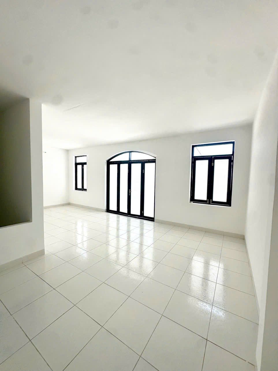 BÁN NHÀ CĂN GÓC 2 TẦNG GẦN BỆNH VIỆN ĐƯỜNG SẮT VĨNH HIỆP 3