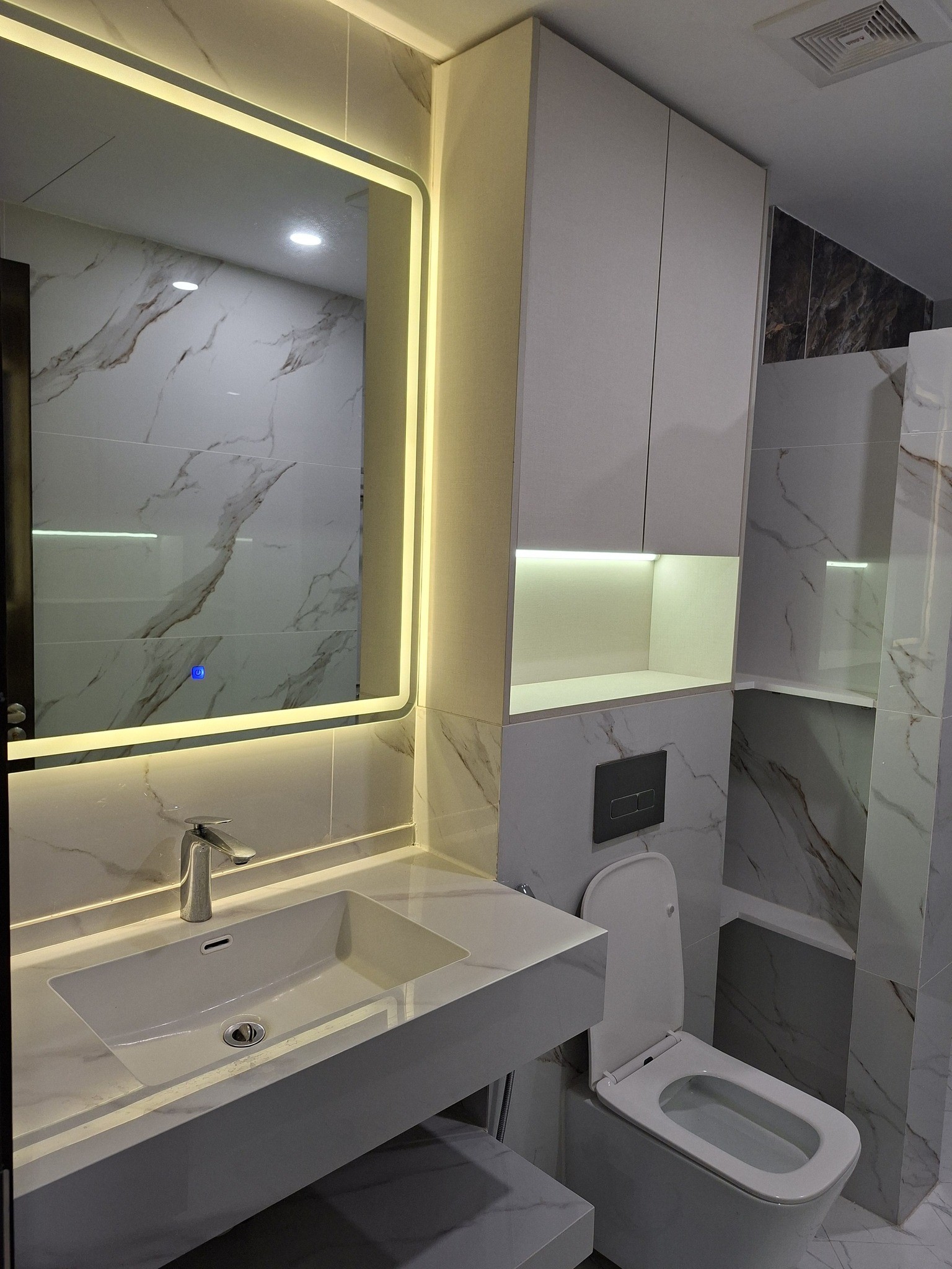 BÁN NHÀ TRẦN DUY HƯNG – Ô TÔ QUA CỬA – THANG MÁYGần KS Chamvit – vị trí đẹp, trung tâm, kinh 4