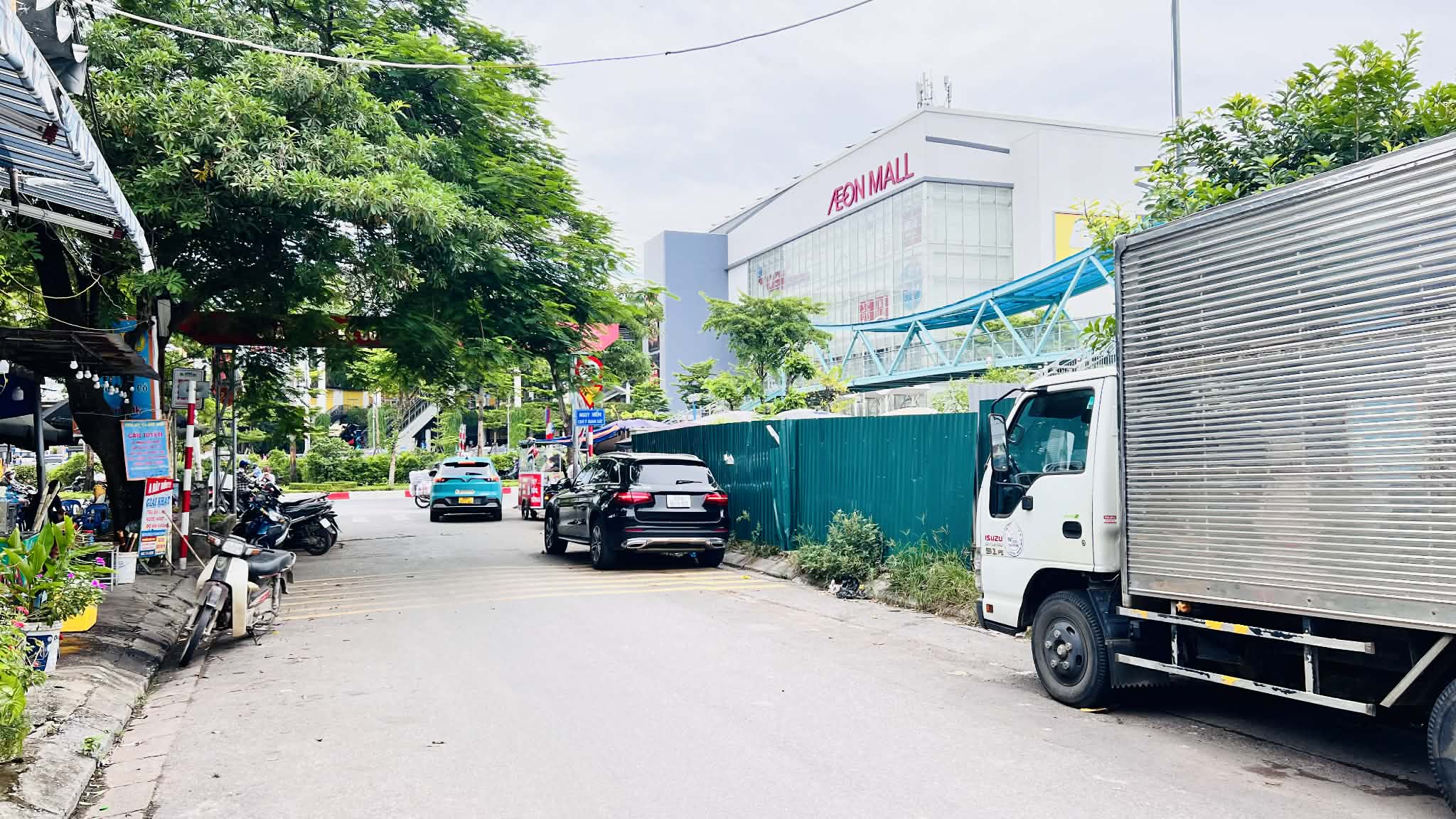 nhà đẹp Cổ Linh, gara ôtô, kinh doanh nhỏ, đi bộ sang Aeon Mall