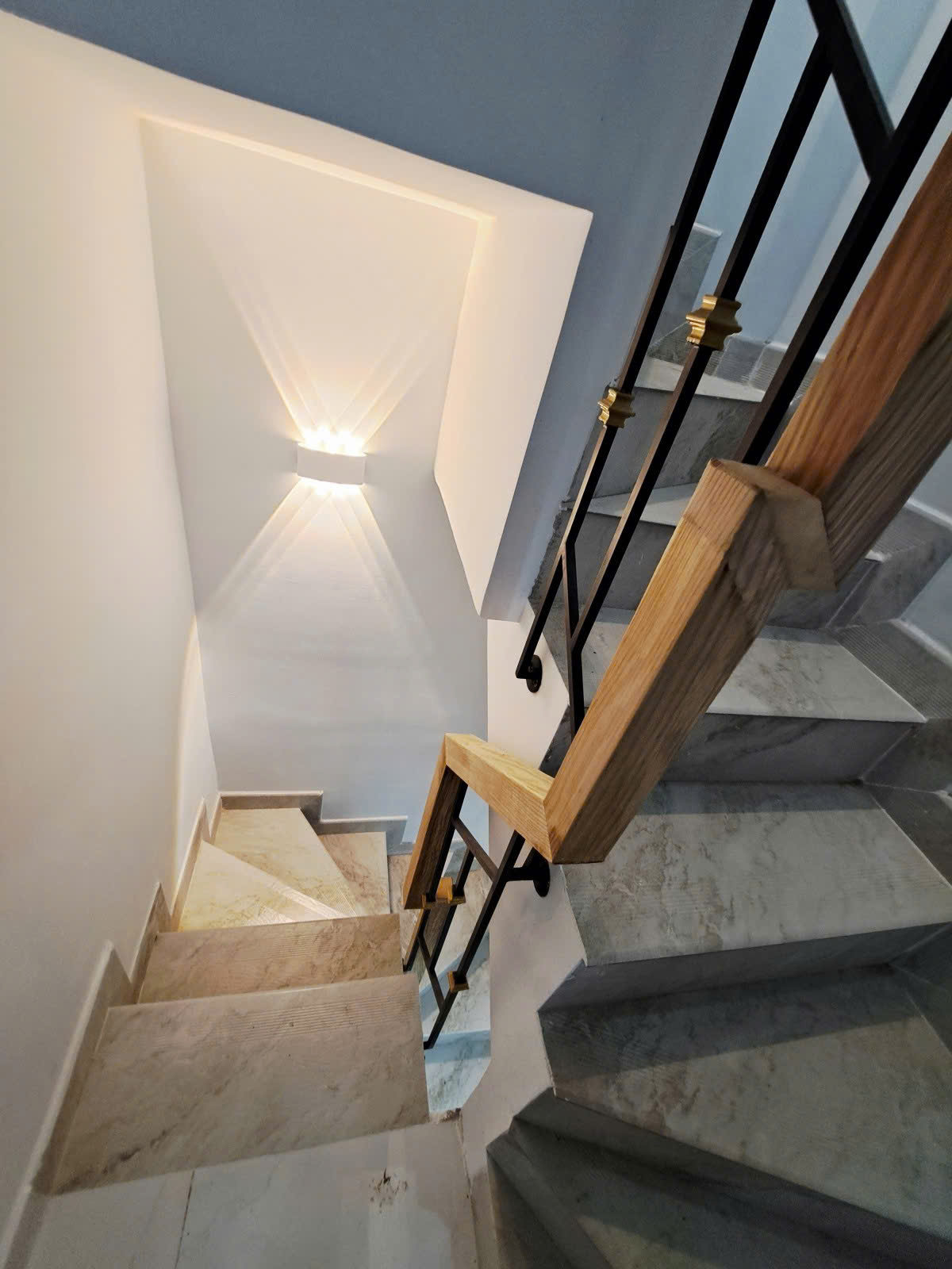 NHỎ XINH GIÁ MỀM NGAY LŨY BÁN BÍCH 3 TẦNG 2PN 3WC CHỈ 2.2 TỶ 6