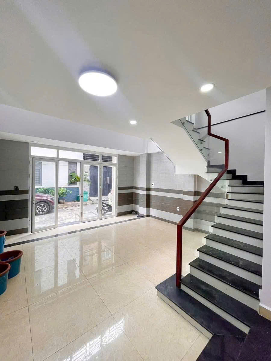 CHO THUÊ NHÀ NGUYÊN CĂN HXT ĐƯỜNG SỐ 20 SAU LƯNG GIGAMALL 5.6M x 12M 4 Tằng 6PN GIÁ 20TR 3