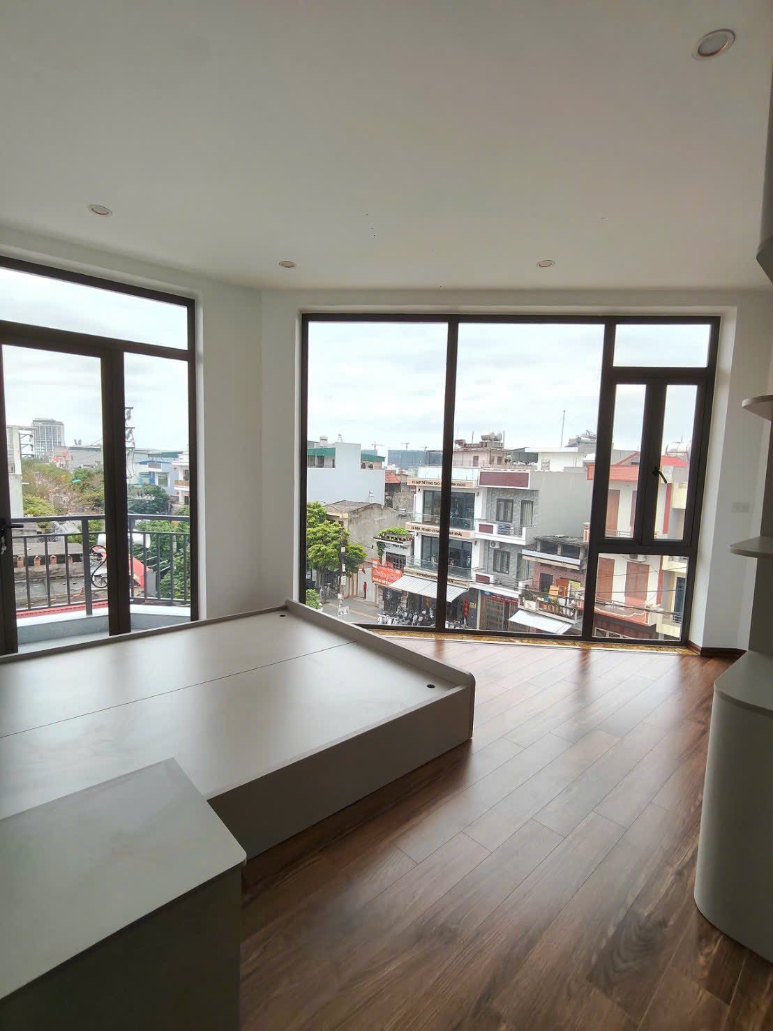 Bán căn góc mặt đường Lê Thanh Nghị, TP Hải Dương, 84.3m2, 5 tầng, KD buôn bán, giá tốt 8