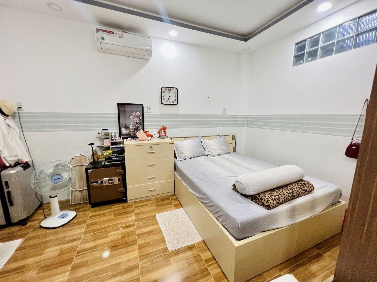 MẶT TIỀN NGUYỄN MINH CHÂU XE HƠI ĐỖ CỬA 64M2 (5X13) 4 TẦNG BTCT CHỈ 8 TỶ 9