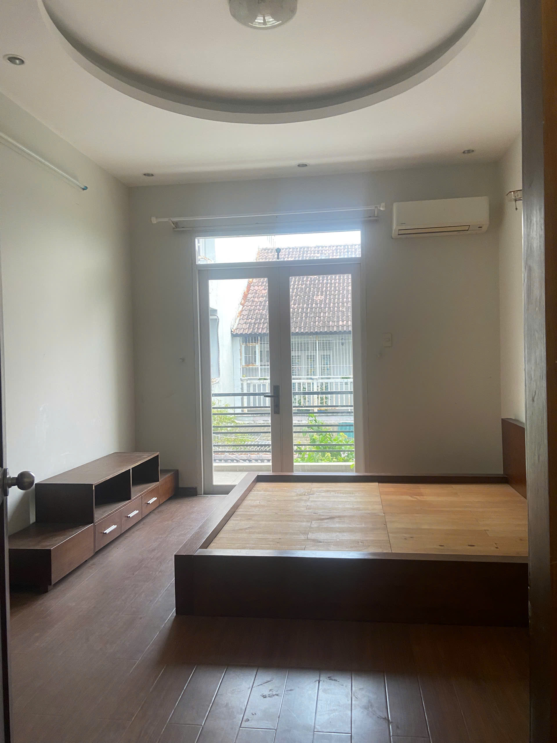 NGUYÊN CĂN HẺM XE TẢI KHU BÊN SÔNG ĐƯỜNG 25 PHAM VĂN ĐỒNG, 3 LẦU 4PN GIÁ 20TR 2