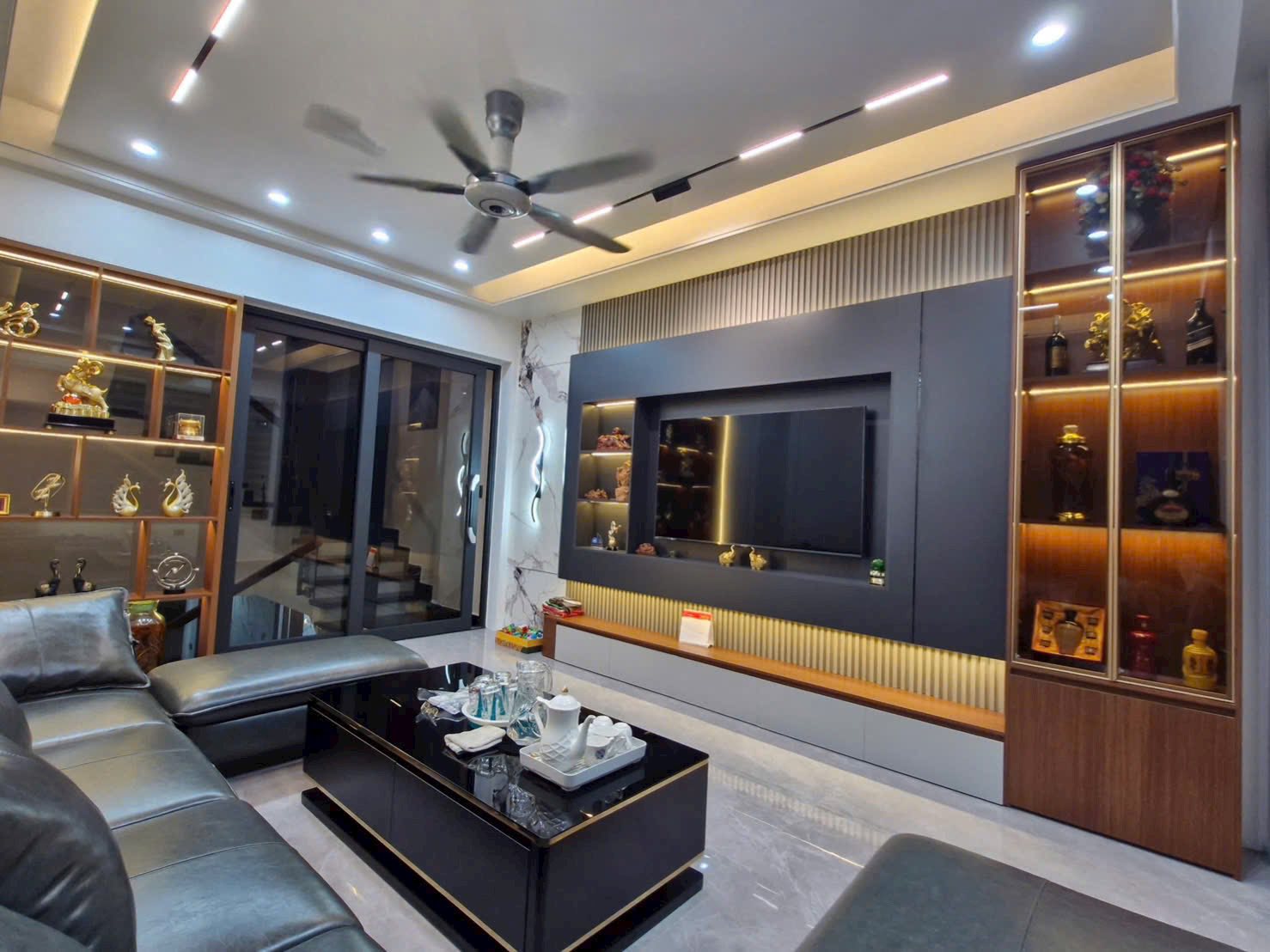 Bán căn nhà 4 tầng ngõ đường Ngô Quyền, ph Tân Bình, TP HD, 66m2, mt 4m, gara oto, 5.x tỷ 8