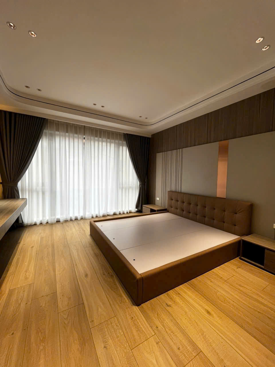 Bán nhà ngay Phố Ẩm Thực Long Biên. Gara 2 ô tô, Đường thông bàn cờ, 52m x 6T. 7