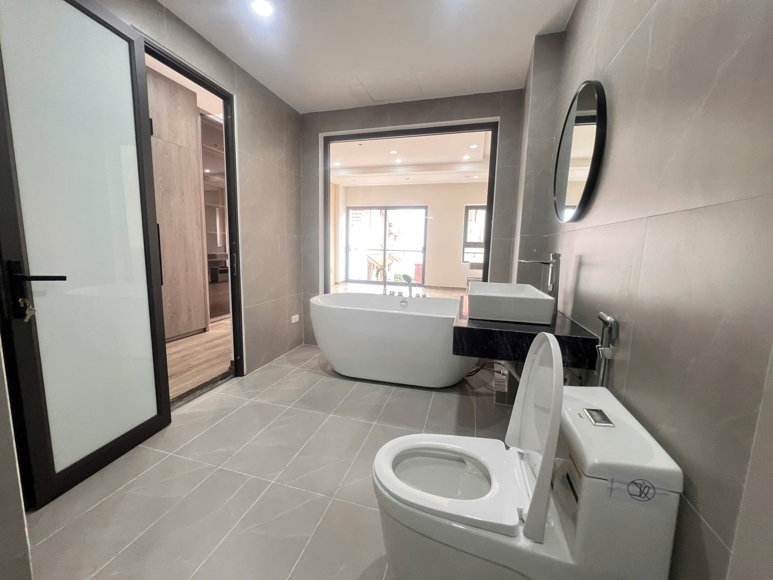 Bán nhà Thạch Bàn, Gần hồ Bộ Đội đang thi công, Ô tô vào, Full nội thất. Lh 0965858116 7