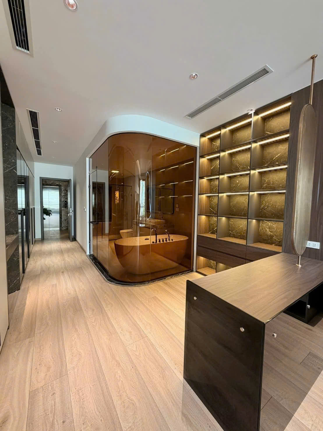 Bán nhà tái định cư Long Biên. DT 76m x 7 tầng, Cạnh Công Viên, Đường rộng, Vỉa hè. 7