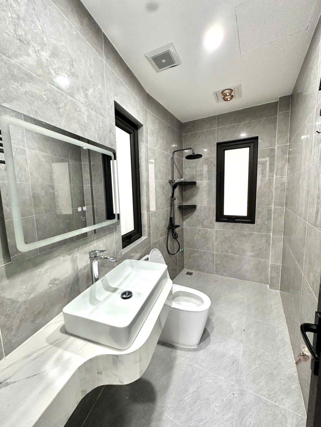 BÁN NHÀ ĐẸP 6 TẦNG THANG MÁY NGAY CẦU LONG BIÊN - SANG HOÀN KIẾM CỰC GẦN . 7