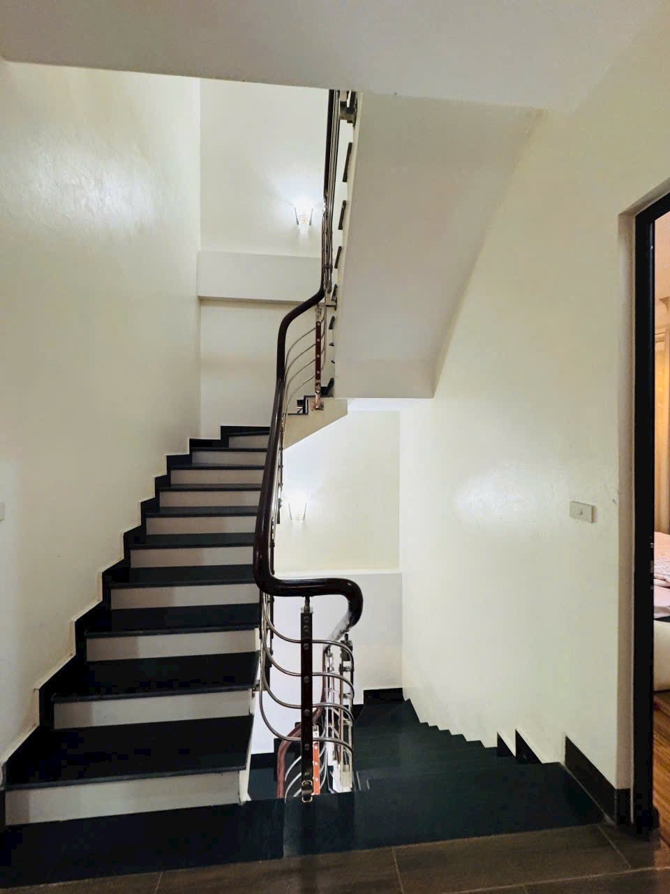 Bán căn nhà 3 tầng mặt phố KĐT Bắc Nguyễn Lương Bằng, TP HD, 63m2, mt rộng, chỉ 4.3x tỷ 8