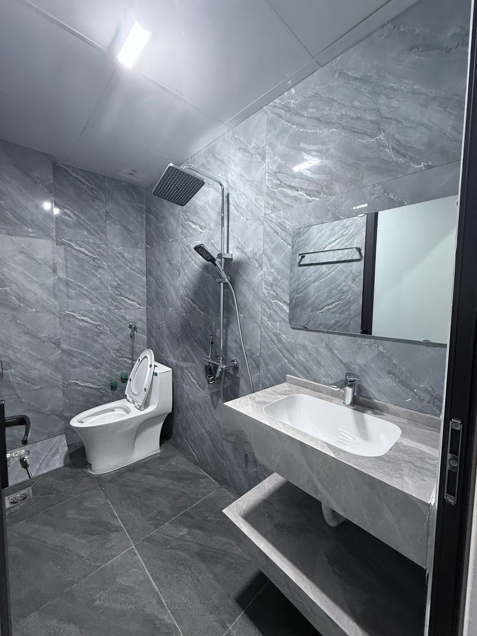 Bán căn nhà ngõ phố Rặng Nhãn, ph Bình Hàn, TP HD, 48m2, 3 tầng, 3 ngủ, đã có nội thất 7