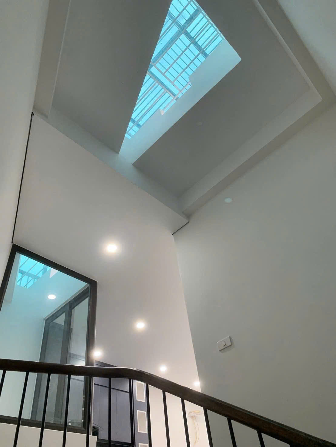 Bán nhà Thạch Bàn - Cổ Linh. Gần khu đô thị Garden City - Ô tô đỗ cổng.  Lh 0965858116 7