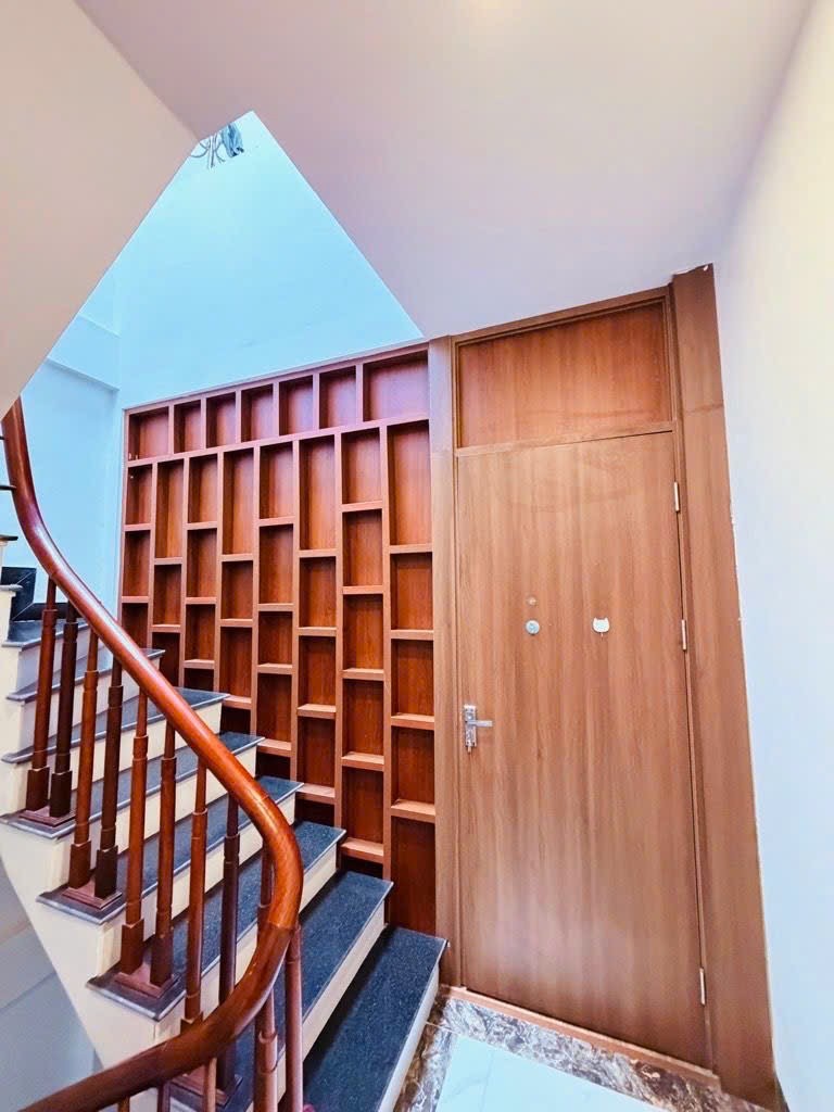 BÁN NHÀ BÁT KHỐI – LONG BIÊN  Ô TÔ ĐỖ CỬA  NHÀ 2 THOÁNG  GẦN HỒ  7.2 TỶ 5