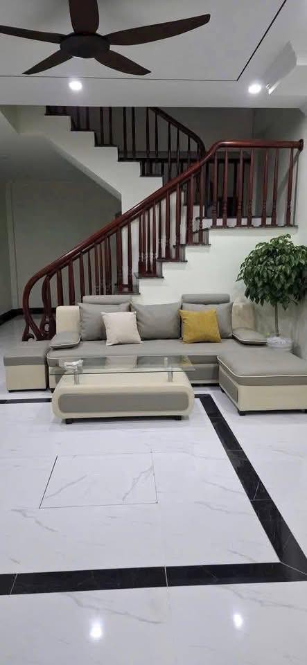 Hiện tại ở Hoàng Nha e còn 1 căn xây mới, 3 tầng, giá tốt: 0835459289