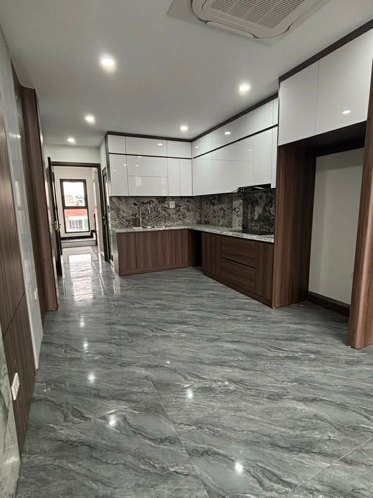 bán nhà Ngọc Thuỵ, 6 tầng thang máy, ôtô đỗ cửa, thoáng trước sau 3