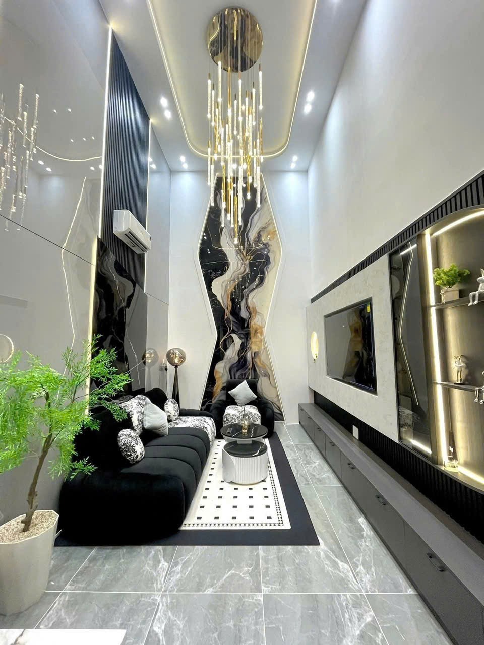 CHÍNH CHỦ CẦN BÁN NHÀ - LẠC LONG QUÂN 56M² – MT 8M – Ô TÔ TRÁNH – KINH DOANH – GẦN HỒ TÂY – CHỈ