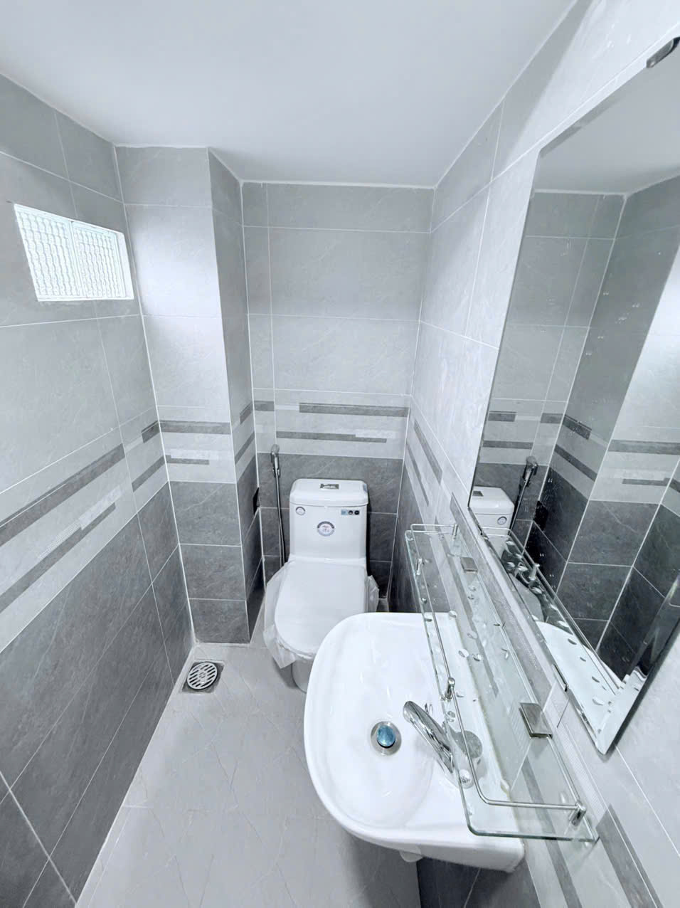 NHỎ XINH GIÁ MỀM NGAY LŨY BÁN BÍCH 3 TẦNG 2PN 3WC CHỈ 2.2 TỶ 7