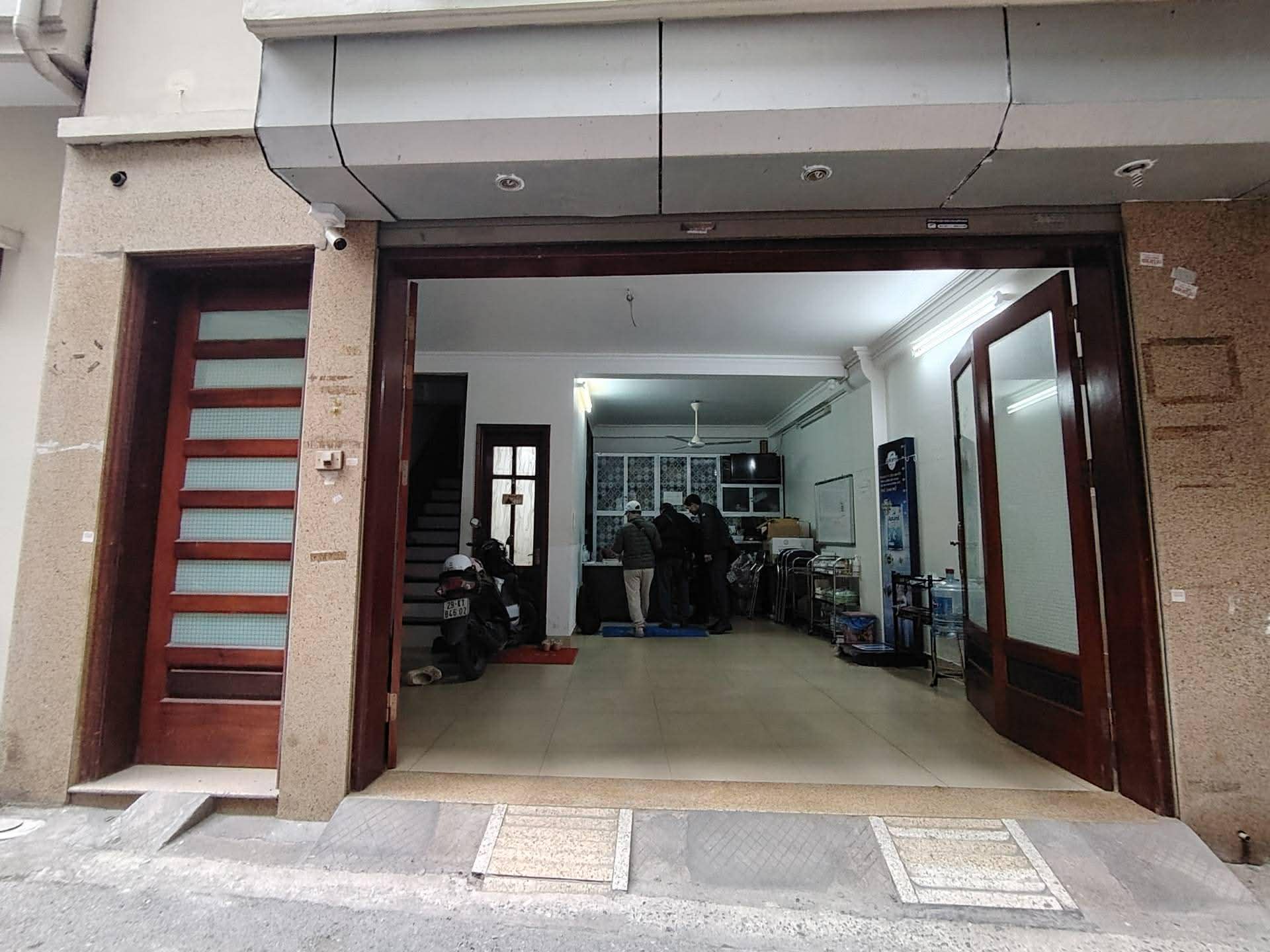 bán nhà Nguyễn Văn Cừ. 43m x 6tầng, MT 5.6m, 4 ngủ khép kín, 7 chỗ vào nhà 2