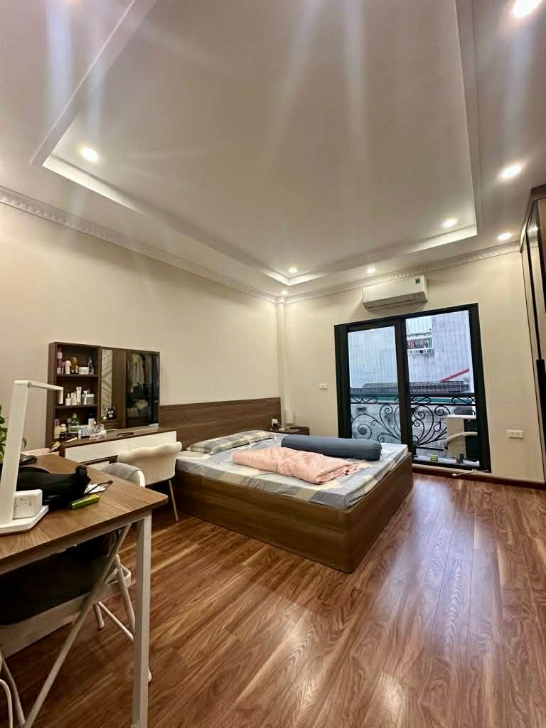 nhà lõi Bồ Đề, 6 tầng, thang máy, gara, gần hồ điều hoà, 1 nhà ra ôtô tránh 4