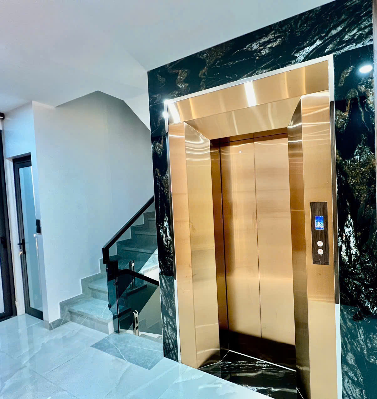 Bán nhà Ngọc Thụy - Bồ Đề - Long Biên. Gần hồ, Công Viên, Trường Học. Lh 0965858116 8