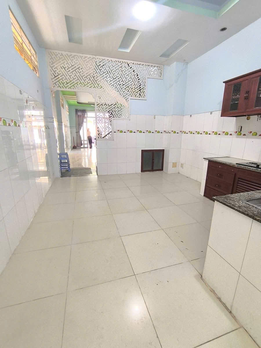 CHO THUÊ NHÀ HẺM XE TẢI NGAY CHỢ HIỆP BÌNH, 3PN+ MÁY LẠNH, 12TR. 2