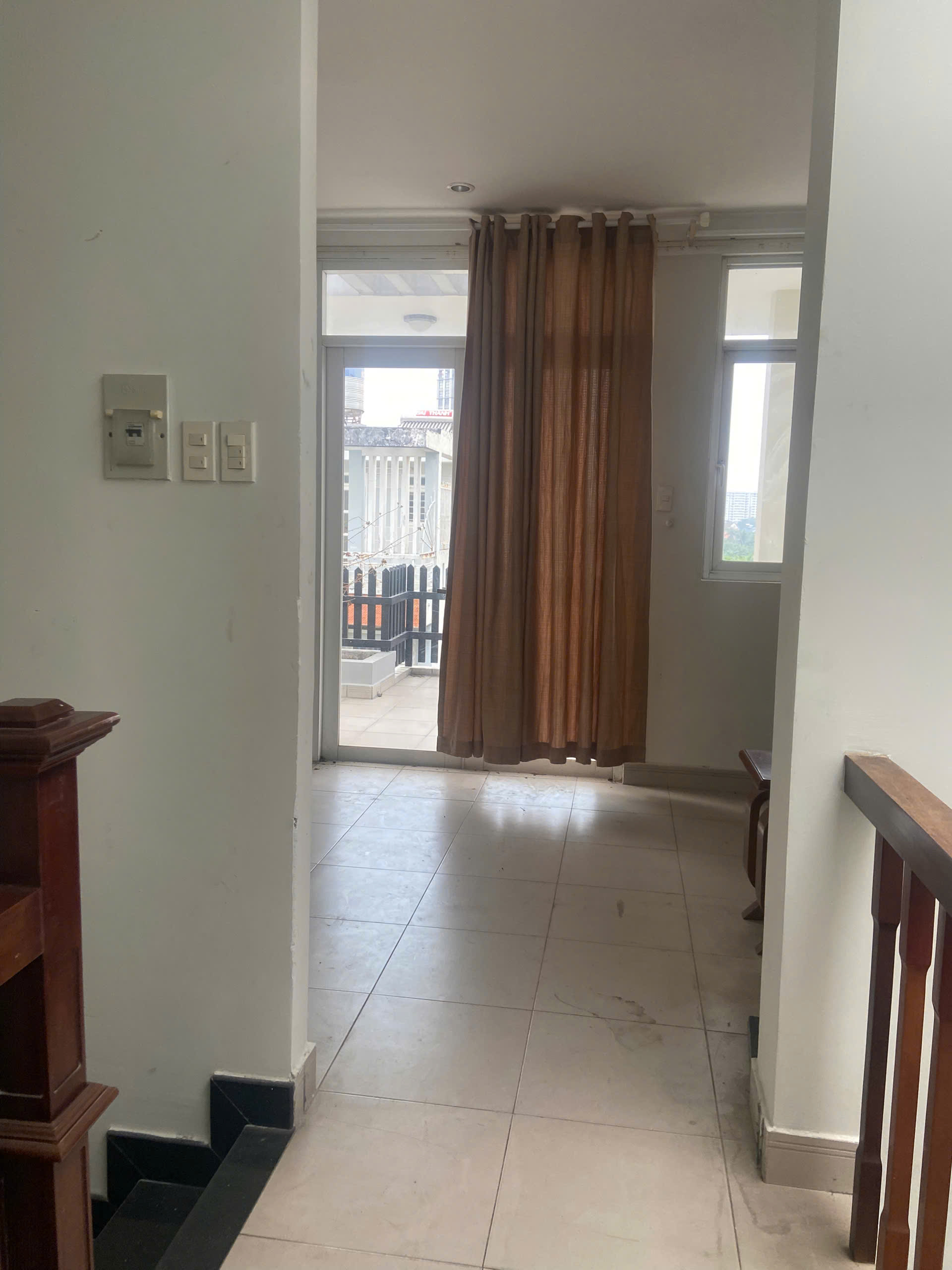 NGUYÊN CĂN HẺM XE TẢI KHU BÊN SÔNG ĐƯỜNG 25 PHAM VĂN ĐỒNG, 3 LẦU 4PN GIÁ 20TR 3