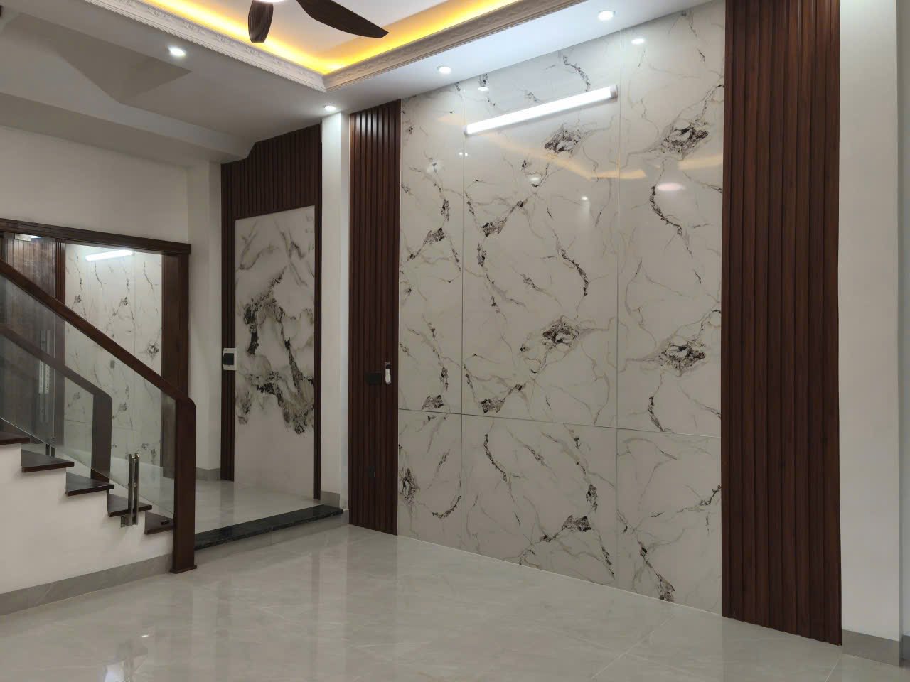 Bán căn nhà 4 tầng mặt phố Trần Quang Diệu, ph Hải Tân, TP HD, 63.2m2, 4 ngủ, 4.5 tỷ 9