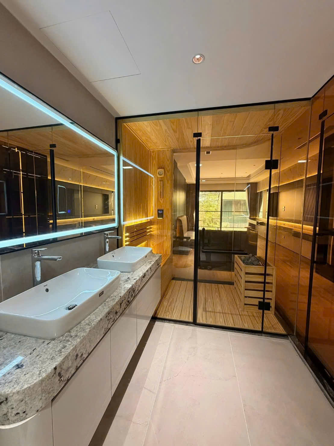 Bán nhà tái định cư Long Biên. DT 76m x 7 tầng, Cạnh Công Viên, Đường rộng, Vỉa hè. 8