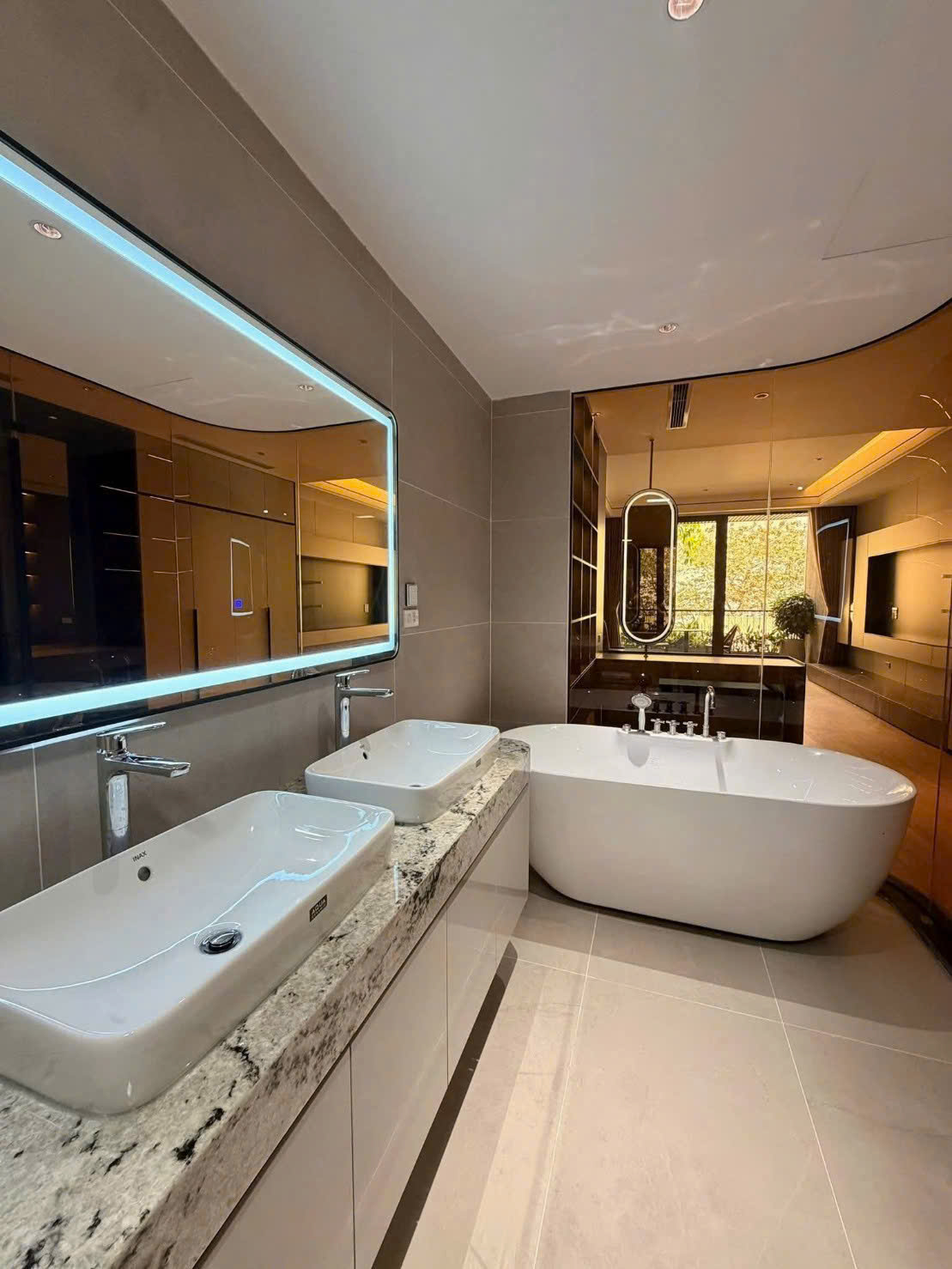 Bán nhà tái định cư Long Biên. DT 76m x 7 tầng, Cạnh Công Viên, Đường rộng, Vỉa hè. 9