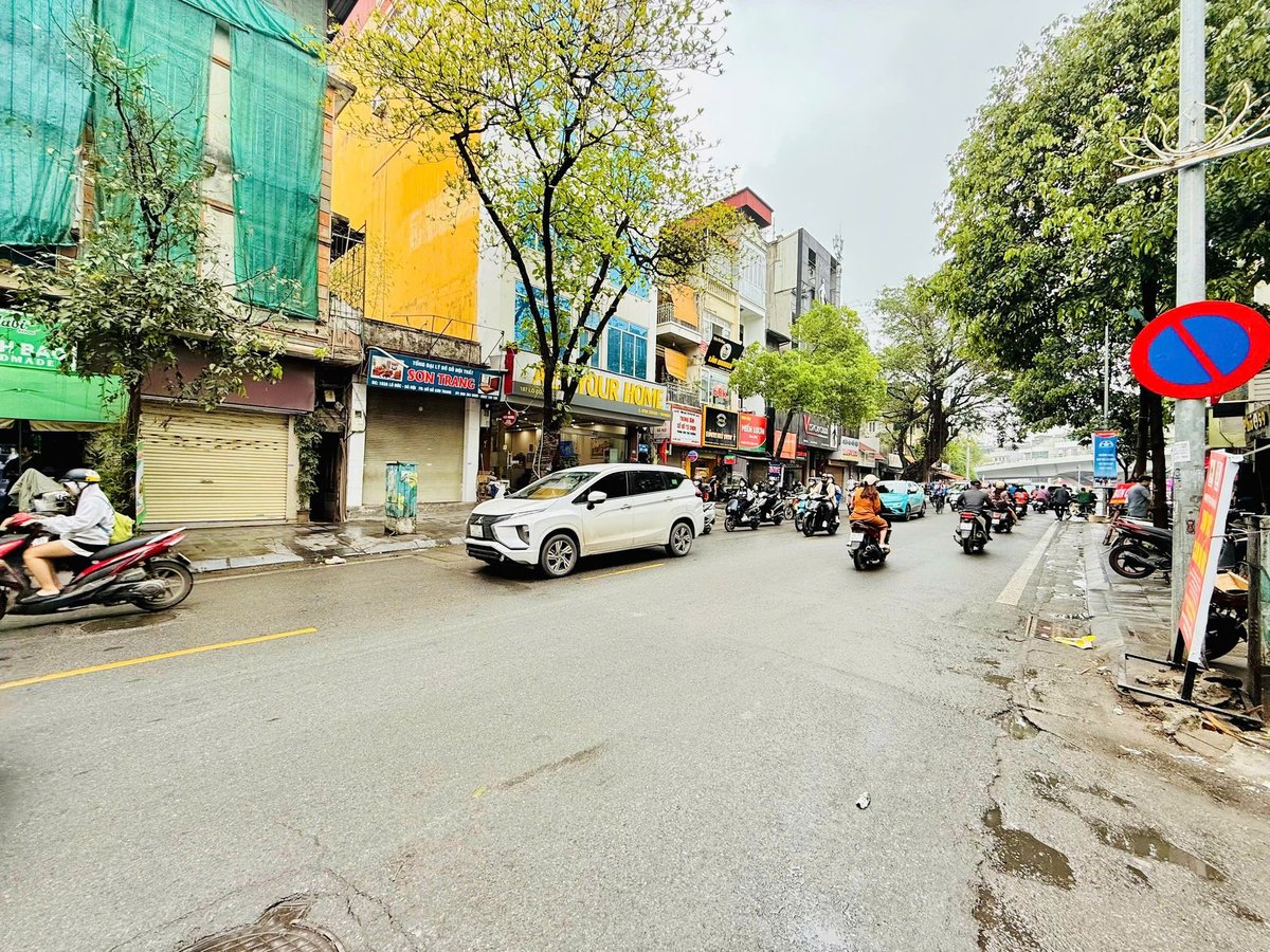 mặt phố  Đống Mác Đông Mác 78m2 x 2 tầng MT 5.6m  cần bán gấp 3