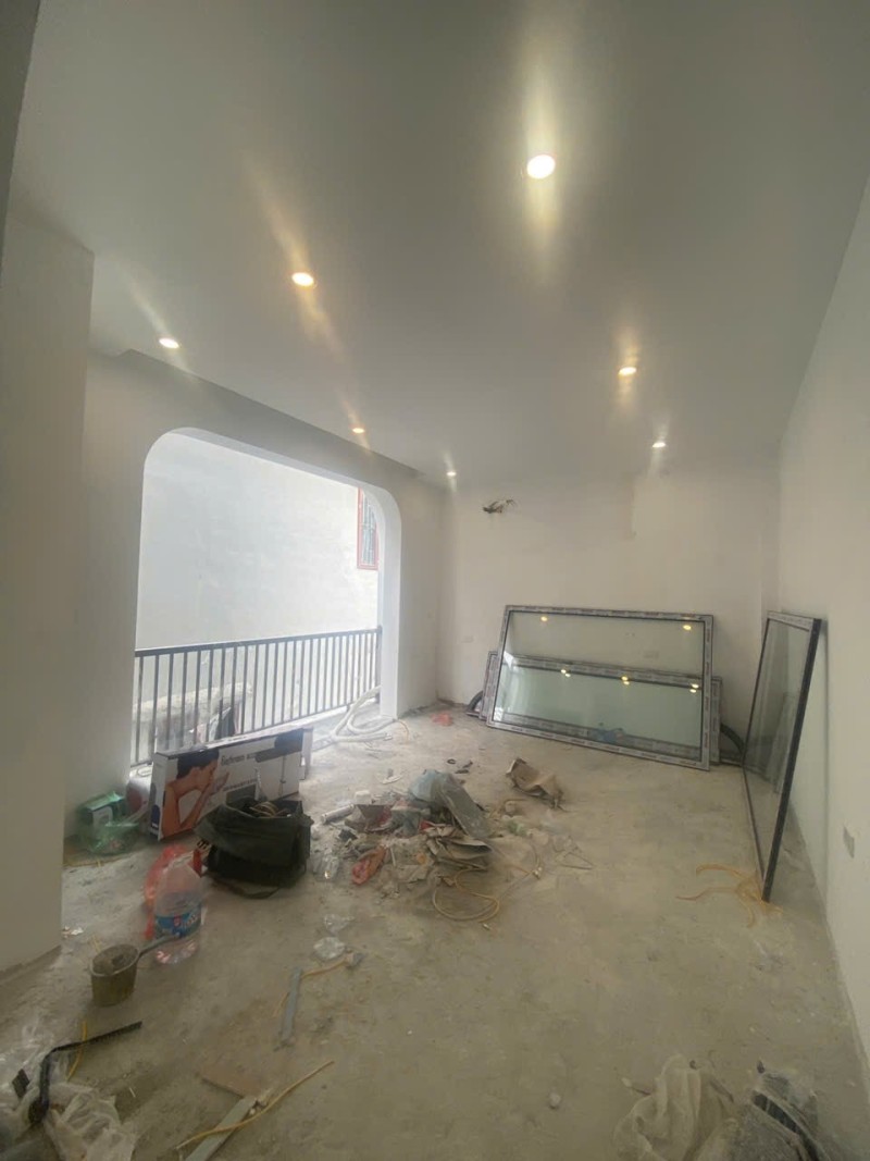 NHÀ GIANG BIÊN – LONG BIÊNNgõ ô tô tránh – 1 nhà ra phố – MT 7.35m hiếm 3