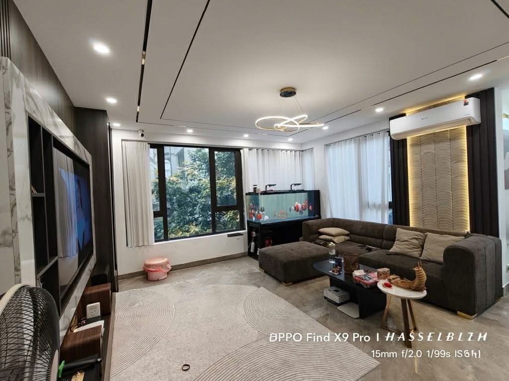 nhà đẹp Nguyễn Văn Cừ, lô góc,6 tầng  thang máy, ôtô vào nhà 2