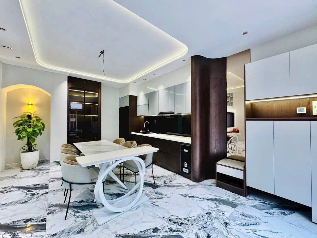 CHÍNH CHỦ CẦN BÁN NHÀ - LẠC LONG QUÂN 56M² – MT 8M – Ô TÔ TRÁNH – KINH DOANH – GẦN HỒ TÂY – CHỈ 2