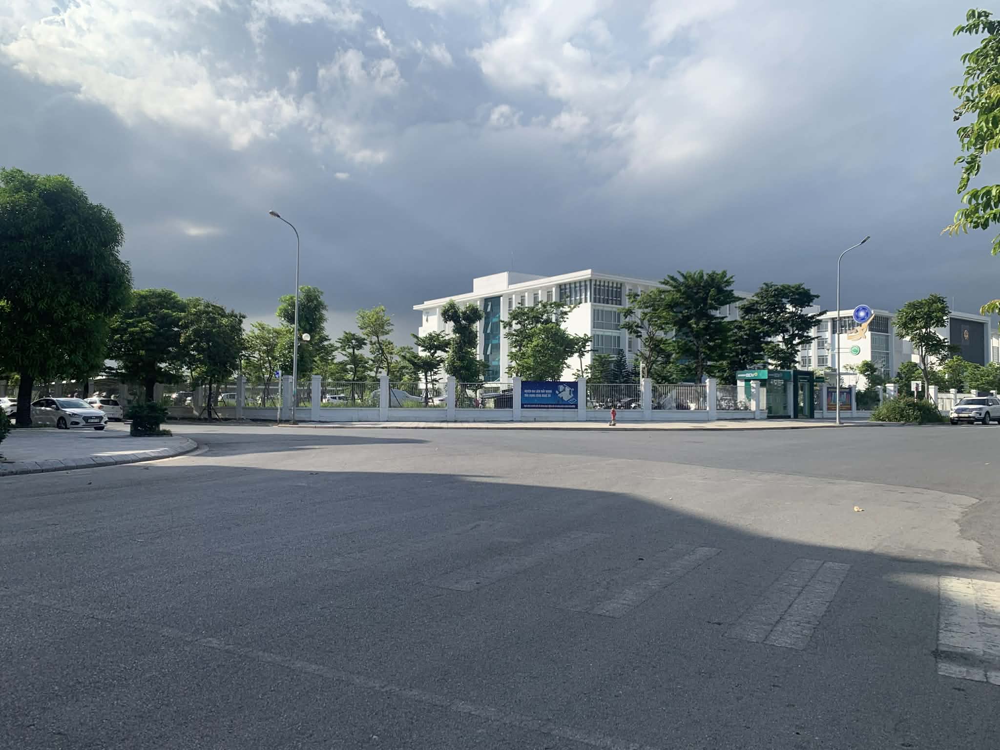 bán đất phân lô khu 31Ha Trâu Quỳ, 250m, mặt tiền 12.5m, đường nhựa, vỉa hè, ôtô dừng đỗ 4