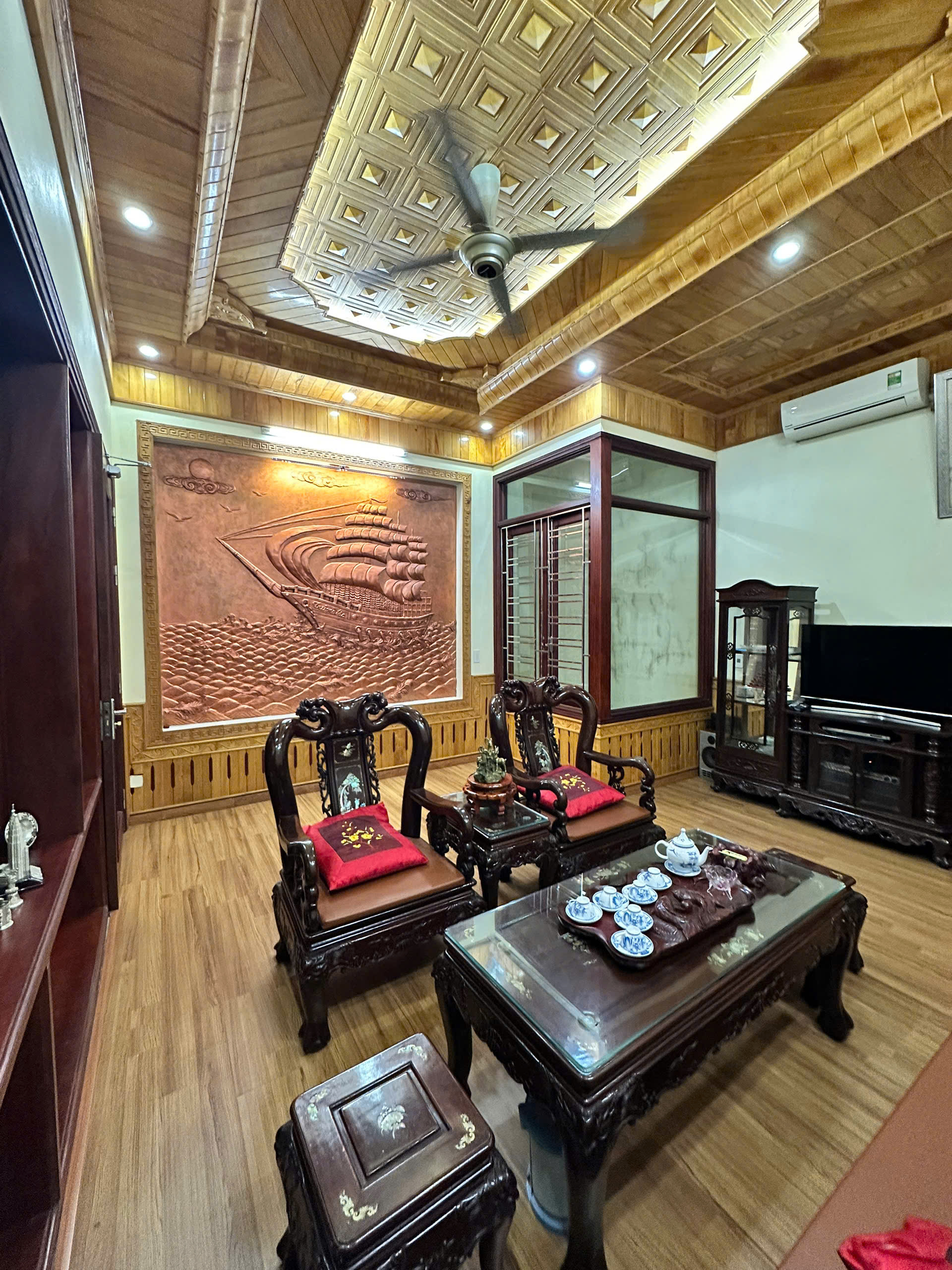 chào bán căn nhà 4 tầng 90m2 hướng đông nam khu ĐÔ thị Trần Lãm 5