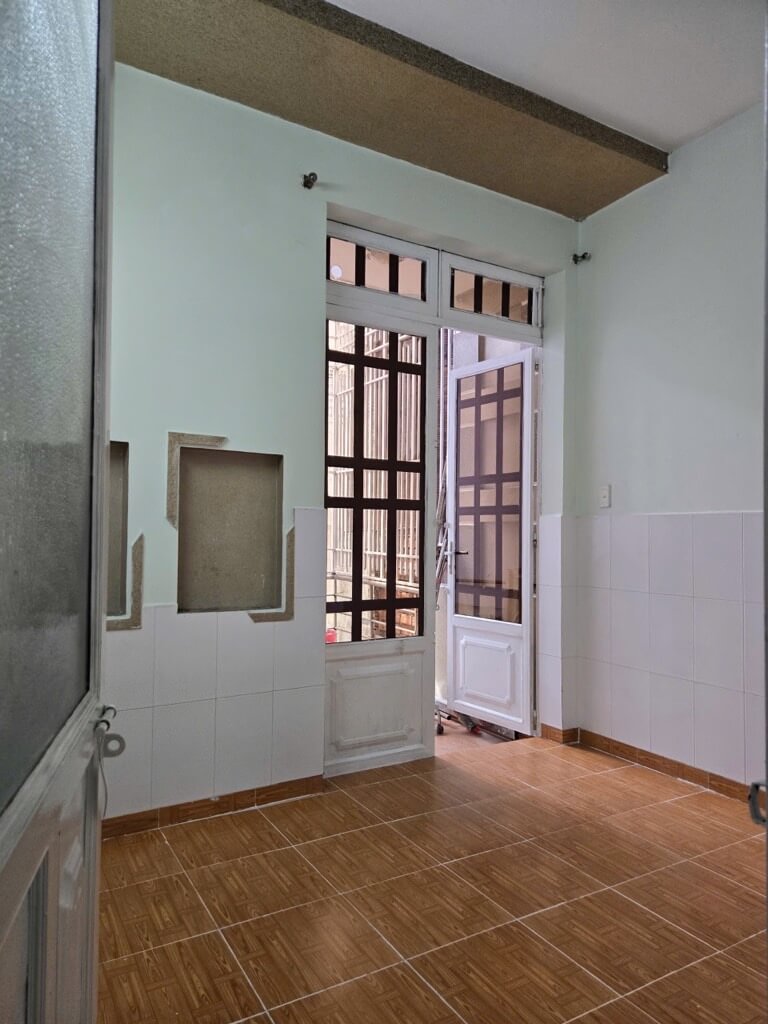 Bán nhà Q7: 35m2, 2 tầng, 2pn, sổ hồng, hẻm Huỳnh Tấn Phát, gần KCX Tân Thuận. giá 3.5 tỷ,