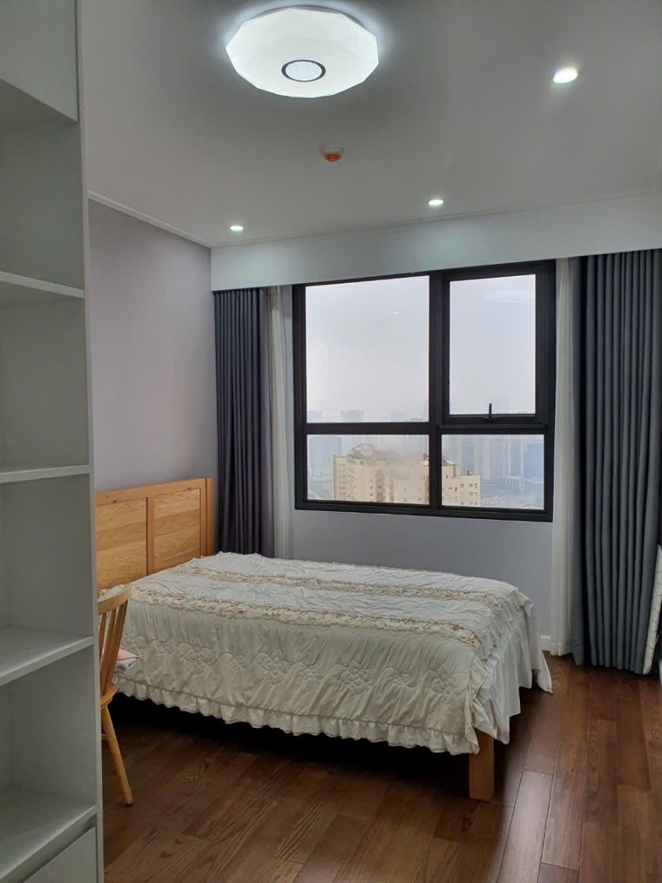 HÀNG KHAN HIẾM - căn 2PN, DT 79m2 view thành phố tại Vinhomes D'Capitale/ C7-  giá  9.x TỶ 3