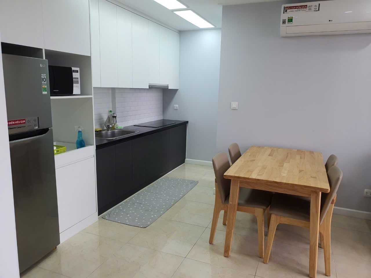 HÀNG KHAN HIẾM - căn 2PN, DT 79m2 view thành phố tại Vinhomes D'Capitale/ C7-  giá  9.x TỶ 5