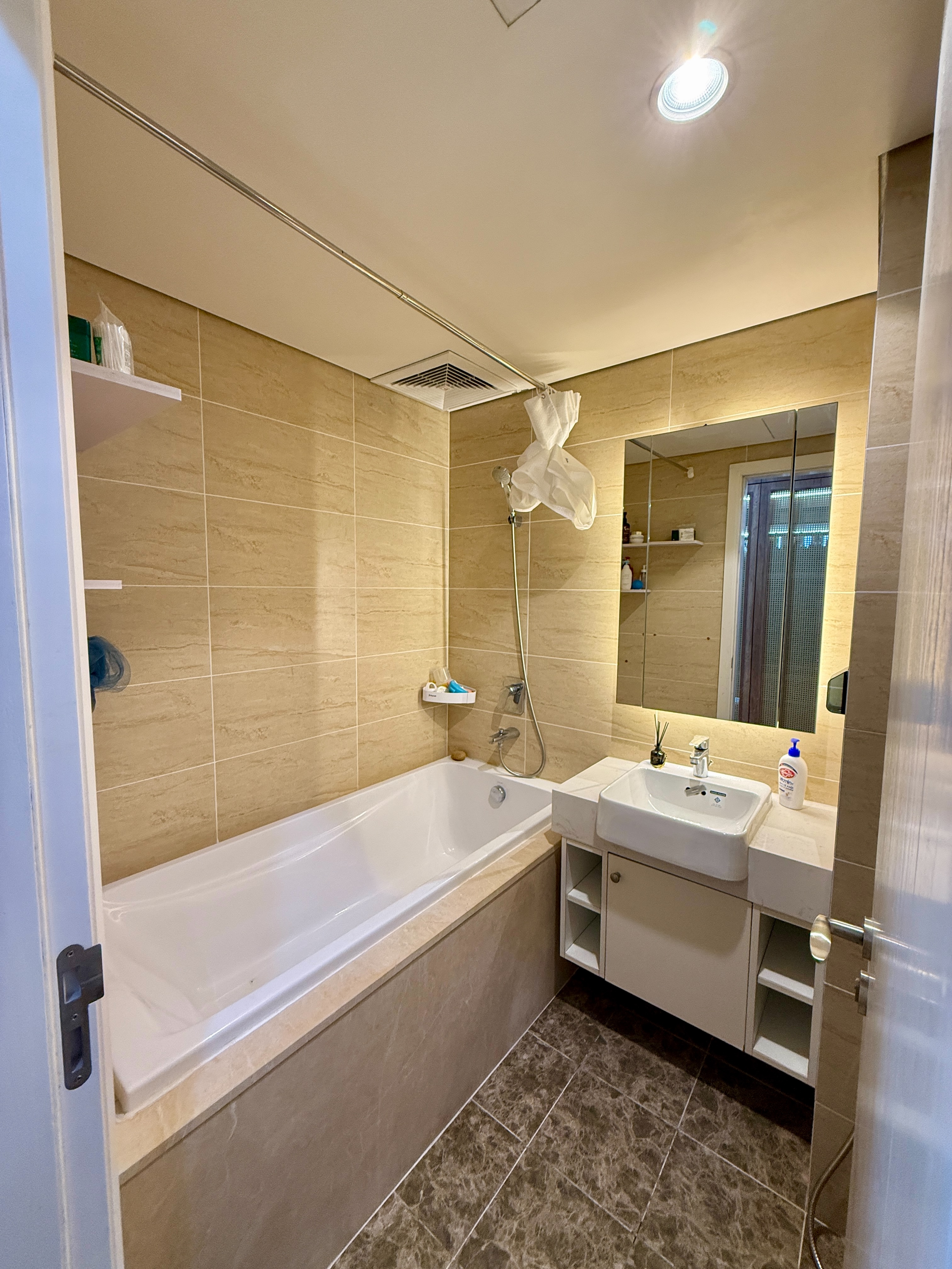 Cần bán Căn hộ chung cư dự án Vinhomes D'Capitale, Diện tích 73m², Giá 8.9 Tỷ 8