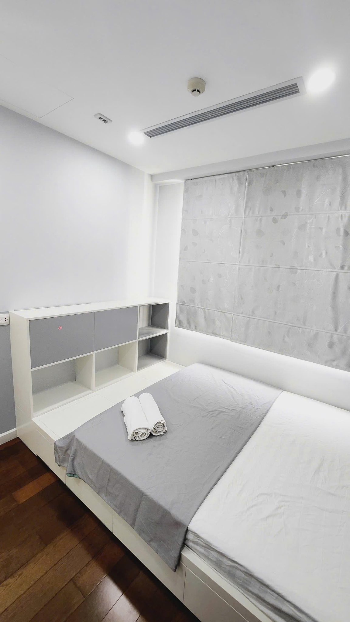 Cần bán căn 2PN tại Vinhomes D'Capitale, VIEW HỒ mát rượi, giá 9 tỷ 4