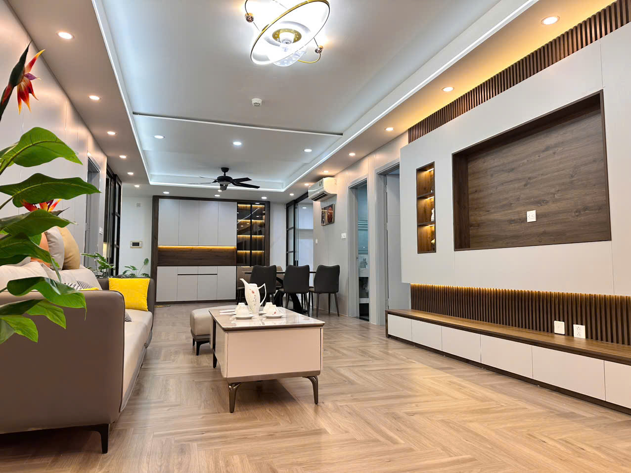 Bán căn hộ 3 ngủ dt 124m2 Mulberry Lane, full nội thất - CHỈ 8 tỷ 5