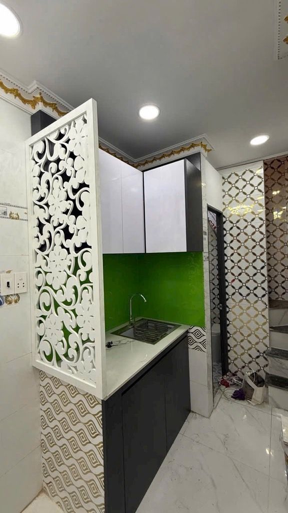 Chưa đến 2 tỷ có nhà 3 tầng 2PN CMT8 hẻm thông 3