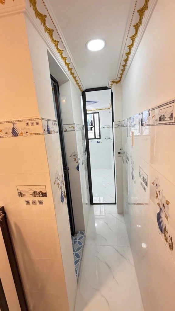 Chưa đến 2 tỷ có nhà 3 tầng 2PN CMT8 hẻm thông 2